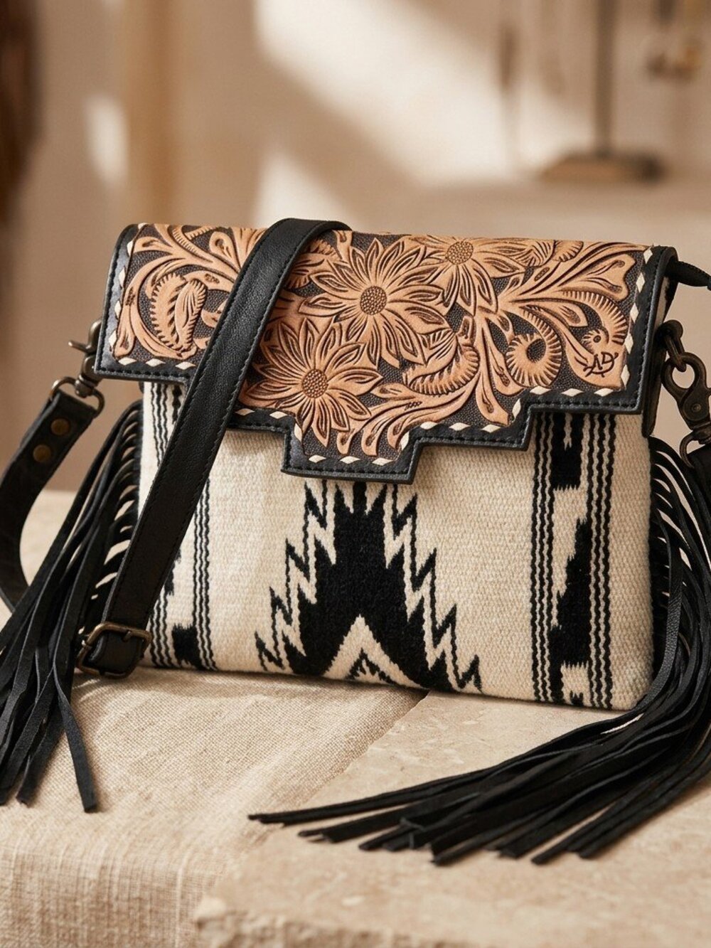 American Darling Heritage Saddle Blanket Fringe Western Crossbody - Picture 4 of 4